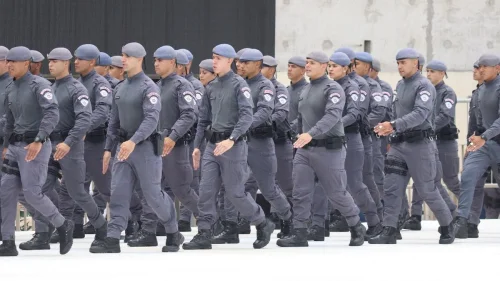 Formandos da PM de SP homenageiam coronel assassinado em Cubatão