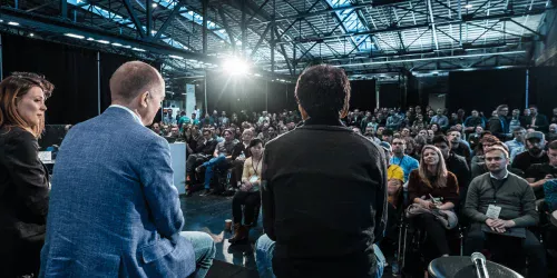 Últimas horas para se inscrever como palestrante no Disrupt 2026: chance de falar para 10 mil líderes de tecnologia