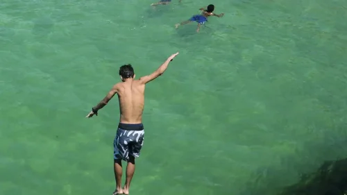 Santos lidera com 8 praias impróprias para banho no litoral de SP