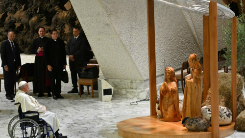 Vaticano retira menino Jesus com lenço palestino do presépio