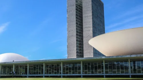 Congresso derruba veto de Lula e reduz penas dos condenados do 8 de janeiro; entenda o que muda