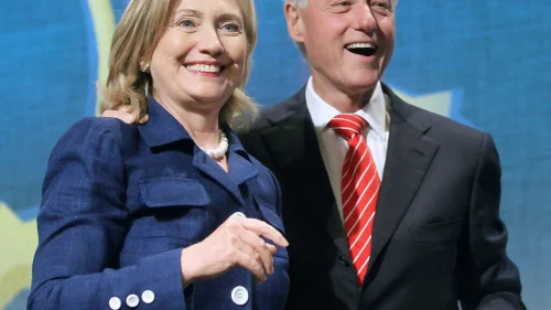 Clintons recusam depor no Congresso sobre caso Epstein e contestam intimação