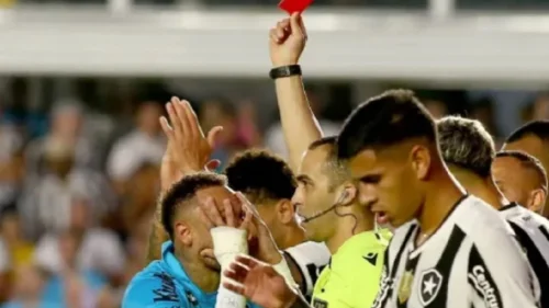 Neymar é expulso por gol de mão e pede desculpas após derrota do Santos