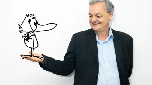 Cartunista Humberto Junqueira revive Eixinho com ajuda da tecnologia após perder visão