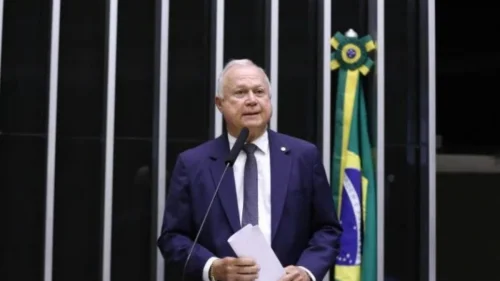 CCJ da Câmara define Paulo Azi como relator da PEC que altera escala 6x1