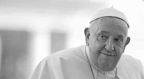 Papa Francisco morre aos 88 anos, deixando legado de fé e diálogo