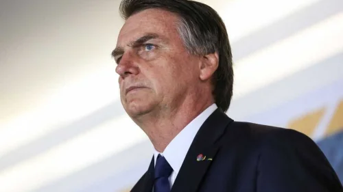 Bolsonaro tem audiência de custódia neste domingo após prisão pela PF