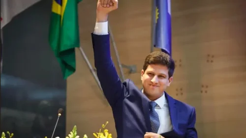 Pesquisa em Pernambuco mostra João Campos com 55% para governo e disputa acirrada ao Senado