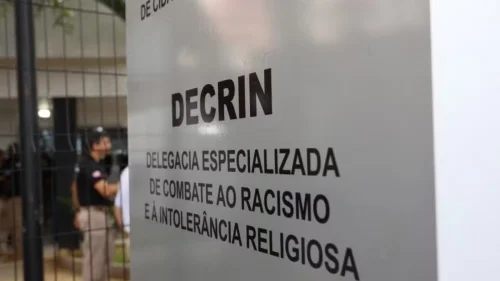 Turista gaúcha é presa por injúria racial após ofender comerciante em Salvador