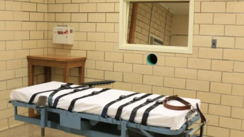 Trump ordena retomada da pena de morte nos EUA – e agora fuzilamento é uma opção real