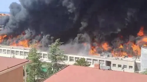 Incêndio destrói teto de faculdade na Itália durante obras de reforma