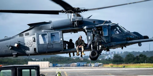 Missão de resgate diurna para piloto abatido no Irã expõe riscos extremos das operações CSAR