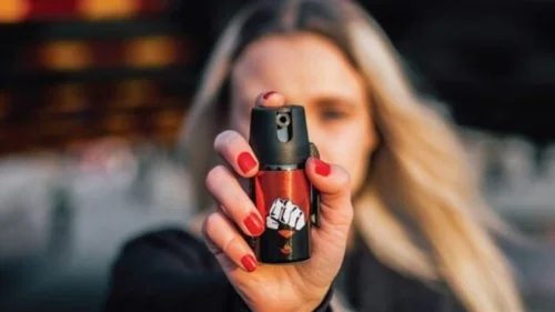 Rio autoriza venda de spray de pimenta em farmácias para mulheres