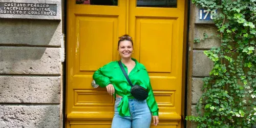 Mulher viaja por 3 anos após término e descobre liberdade no nomadismo digital