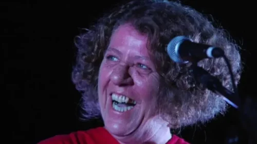 Morre Cristina Buarque, ícone do samba e irmã de Chico Buarque