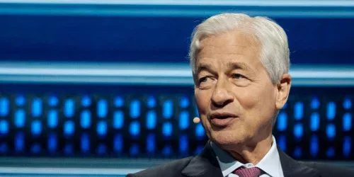 CEO do JPMorgan quebra o silêncio: fala polêmica sobre demissões por IA foi "infeliz"