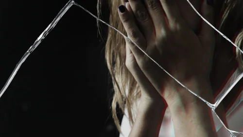 Paraná reduz feminicídios e estupros com programa de proteção à mulher