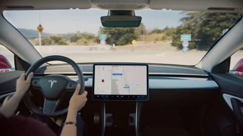 Tesla descontinua sistema Autopilot e aposta em assinatura mensal de piloto automático avançado