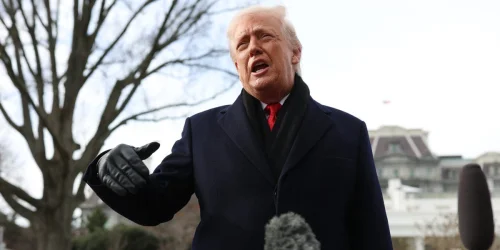 Trump ameaça tarifas contra países europeus que enviaram tropas à Groenlândia