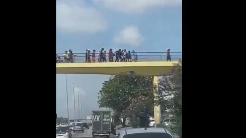 Mulher é esfaqueada por ex-companheiro e agressor é espancado em via pública no Rio