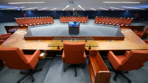 STF media crise entre Congresso e Planalto após críticas mútuas sobre privilégios fiscais
