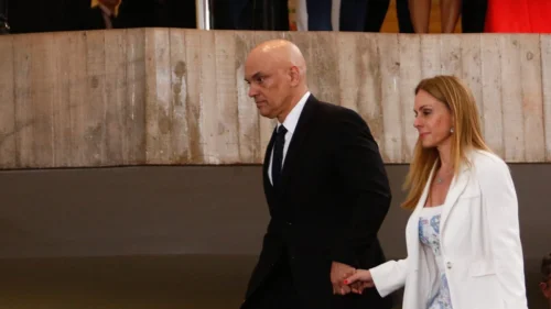 Governo dos EUA retira ministro Alexandre de Moraes e esposa da lista Magnitsky