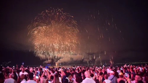 Réveillon em Niterói tem show de fogos de 16 minutos e shows de Nando Reis e Ludmilla