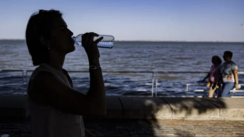 Onda de calor em Portugal causa 69 mortes em cinco dias, com temperaturas até 46,6°C