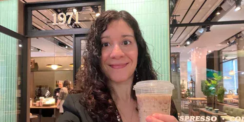 Starbucks apresenta plano de expansão e inovação em primeiro dia do investidor desde 2023