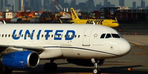 Voo cancelado da Spirit? Veja como United, American e JetBlue estão resgatando passageiros com tarifas de até R$ 99