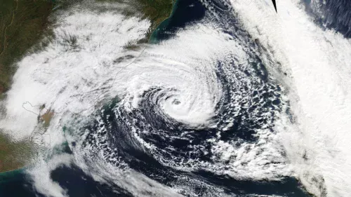 Ciclone subtropical se forma no Sudeste e mantém alerta de chuvas intensas