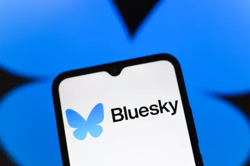 Bluesky lança Attie, assistente de IA para criar feeds personalizados no AT Protocol