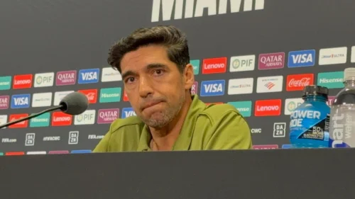 Abel Ferreira sinaliza renovação com Palmeiras, mas adia conversa para após Mundial