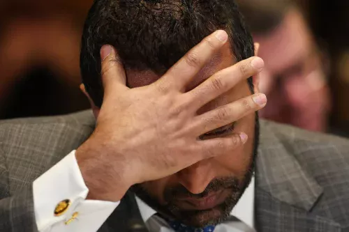 O site do diretor do FBI, Kash Patel, foi invadido por hackers e está fora do ar; entenda o perigo