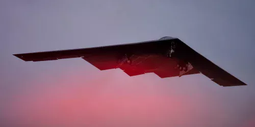 Bombardeiros dos EUA fazem voos de 30 horas para atacar alvos no Irã, diz general