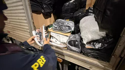 PRF apreende 2.200 pares de tênis falsificados em Lorena (SP)