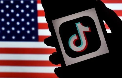 TikTok conclui venda de operações nos EUA para consórcio de investidores americanos