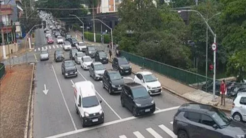 Caos em SP: Mais de 500 km de congestionamento nesta segunda-feira – veja os piores trechos