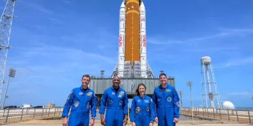 Astronautas da Artemis II enfrentam problemas técnicos com Outlook e banheiro