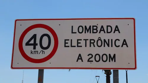 Placas de trânsito: cores definem regras, alertas e orientações nas vias brasileiras