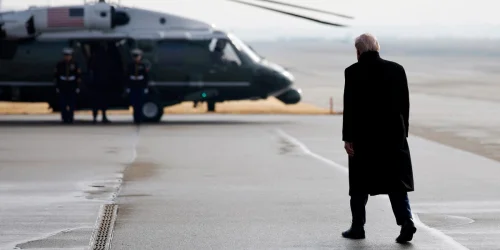 Trump afirma em Davos que reduziu custos, mas dados mostram realidade mais complexa