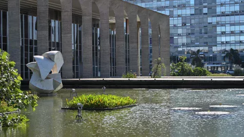 Brasil condena ataque coordenado de EUA e Israel contra o Irã