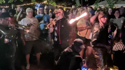 Pânico no festival: várias pessoas são baleadas em Ohio; suspeito segue foragido