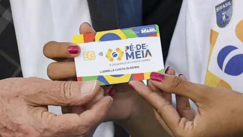 Governo paga hoje terceira parcela do Pé-de-Meia para estudantes de setembro e outubro