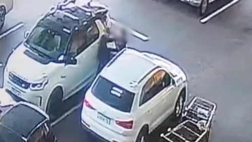 Mulher é sequestrada em estacionamento de supermercado na zona sul de SP