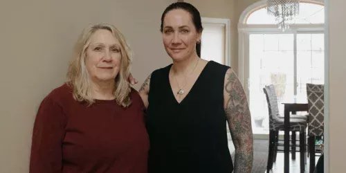 Mãe de 68 anos gasta fortuna para morar com a filha; o resultado é surpreendente