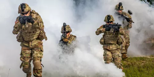 EUA automatizam registro militar obrigatório, mas descartam retorno do alistamento forçado