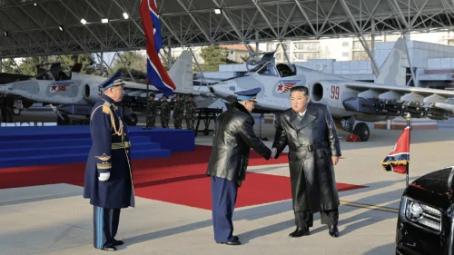 Coreia do Norte exibe mísseis similares a modelos europeus em demonstração de força