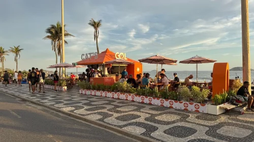 Paes admite estudo para conter abusos em quiosques da praia do Rio