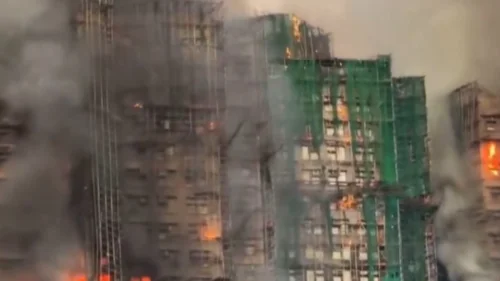 Incêndio em Hong Kong deixa 36 mortos e 279 desaparecidos em conjunto habitacional